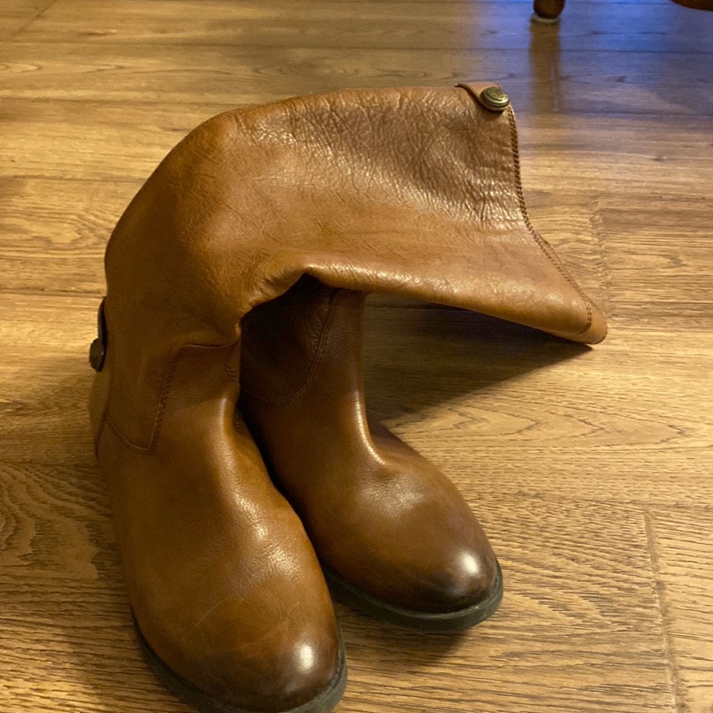 Boots-Arturo Chiang. Size 8